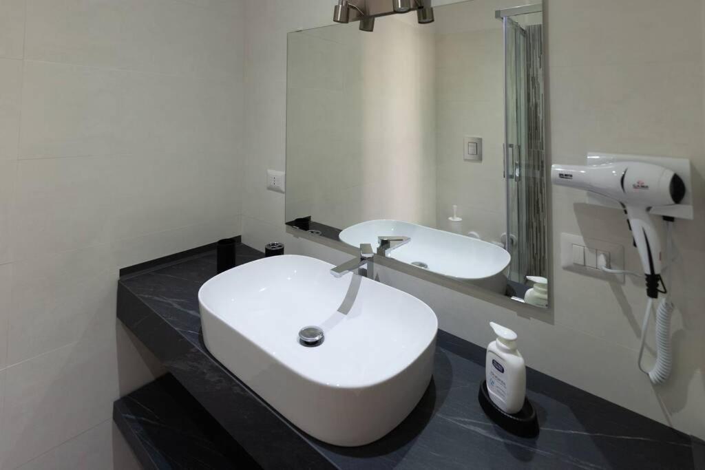 Toledo Jacuzzi Appartment Napoli Esterno foto